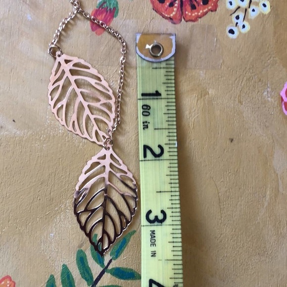 Special OFFER  Delicate cut out double leaf gold plated fashion necklace - Picture 6 of 6